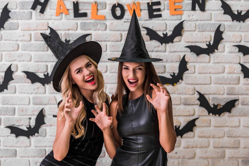 4 Halloween Costumes That You Can Dress Up With Your Friends